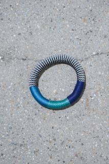 PICHULIK / dynamic bracelet white zig-zag teal aqua blue