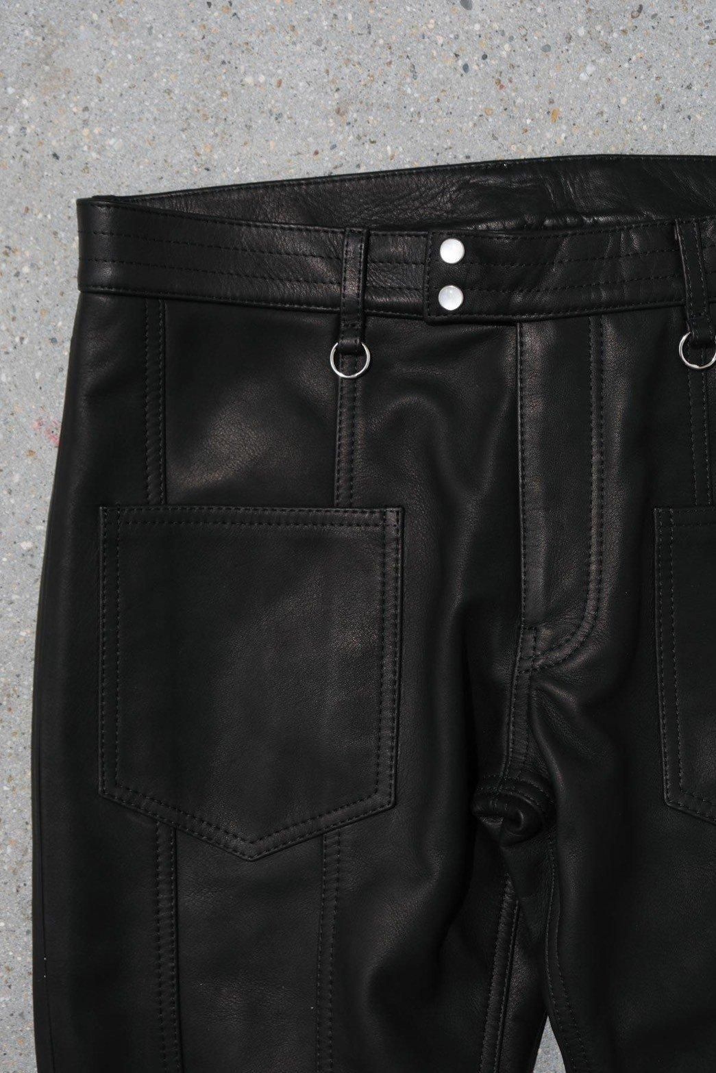 blackmeans / COW LEATHER FLARE PANTS - IMA:ZINEオンライン