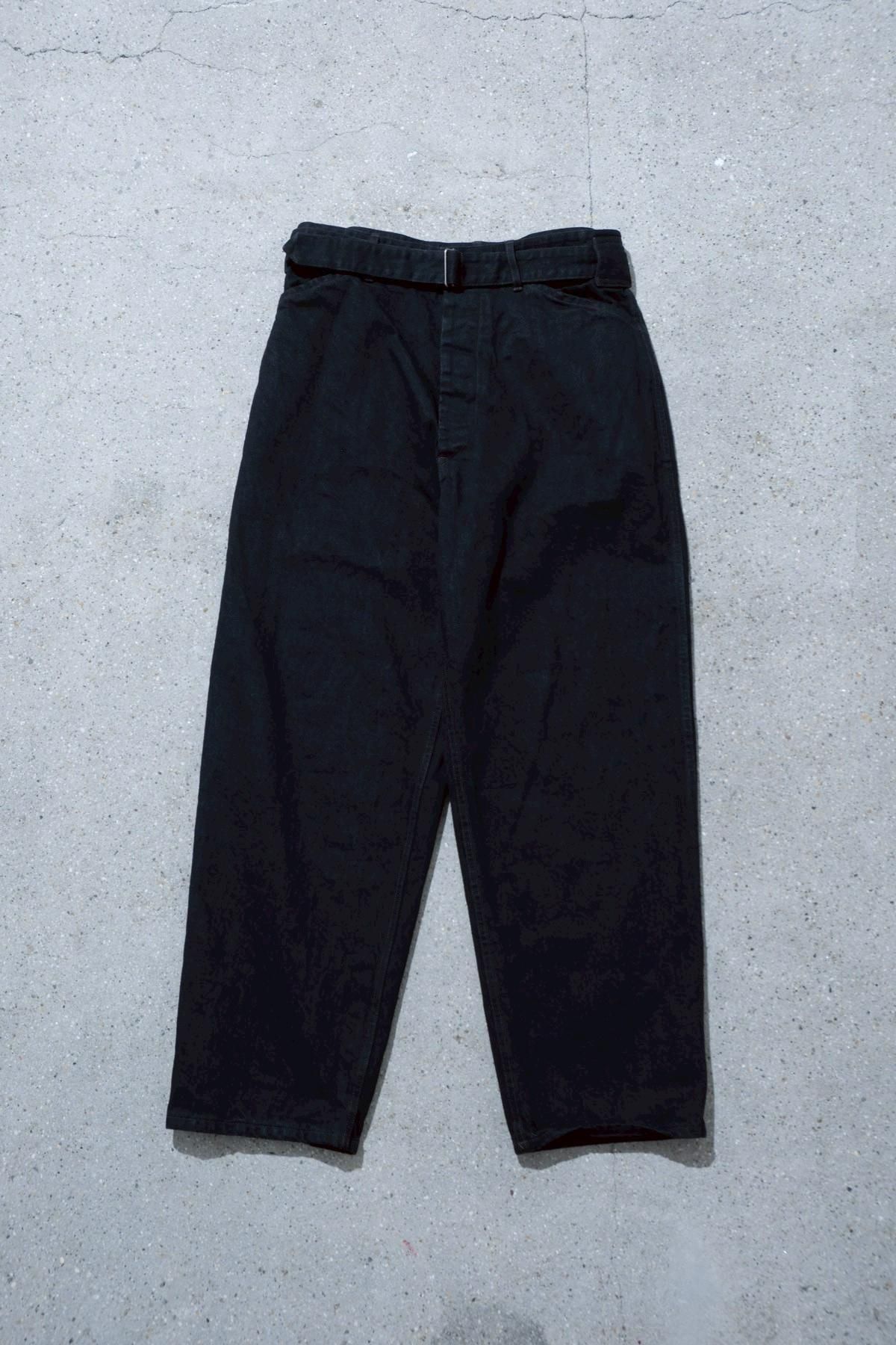 COMOLI / BLACK DENIM BELTED PANTS - IMA:ZINEオンラインストア
