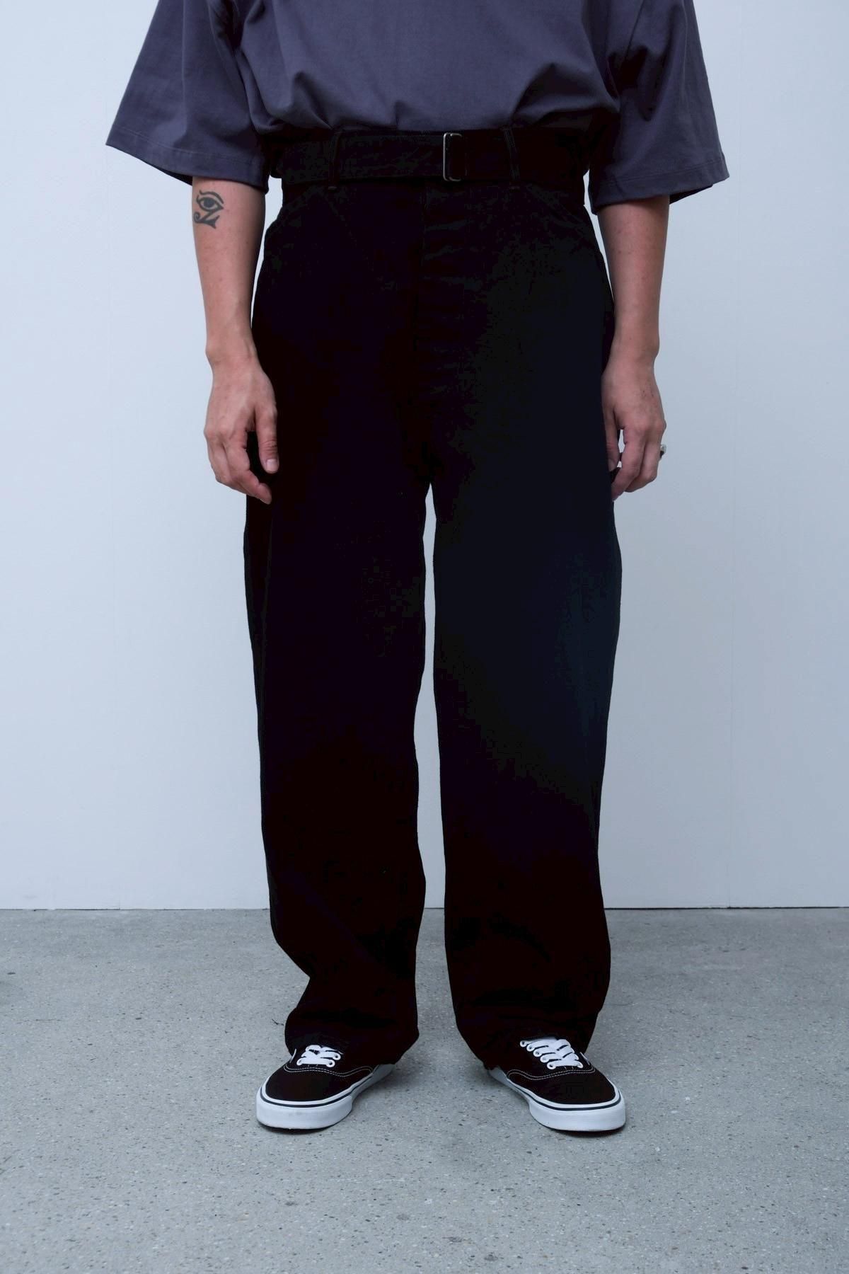 COMOLI / BLACK DENIM BELTED PANTS - IMA:ZINEオンラインストア