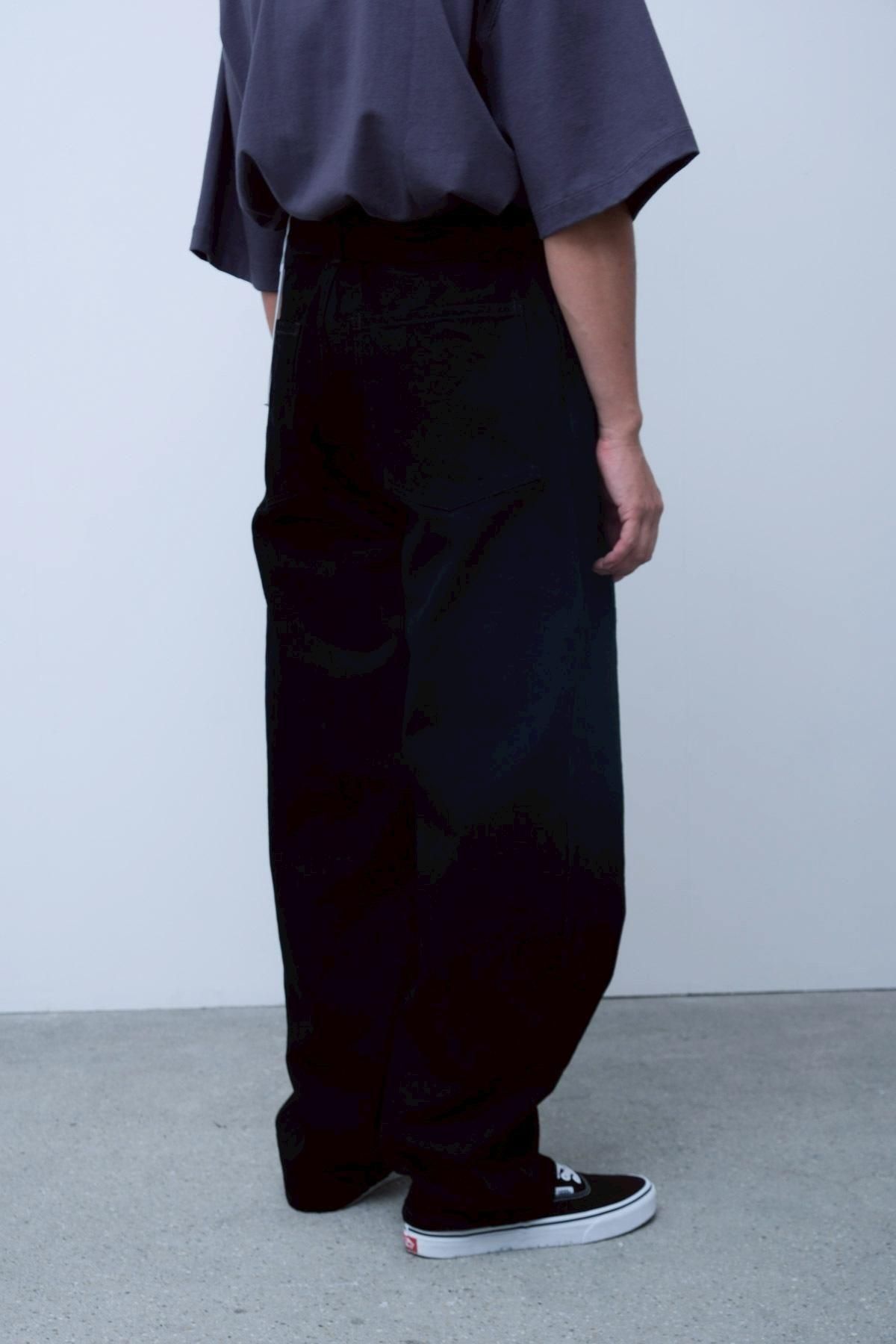 COMOLI / BLACK DENIM BELTED PANTS - IMA:ZINEオンラインストア