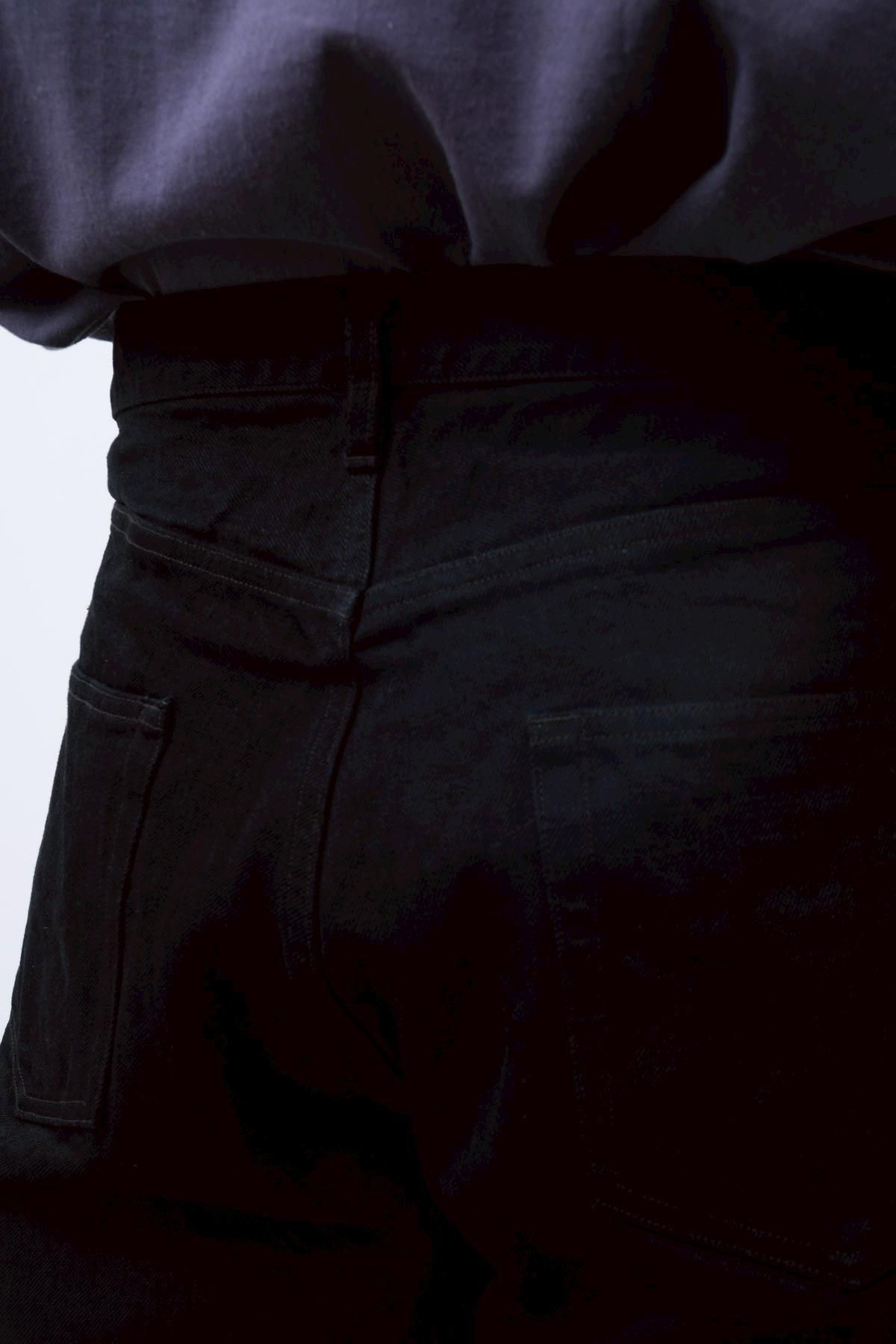 COMOLI / BLACK DENIM TAPERED PANTS - IMA:ZINEオンライン