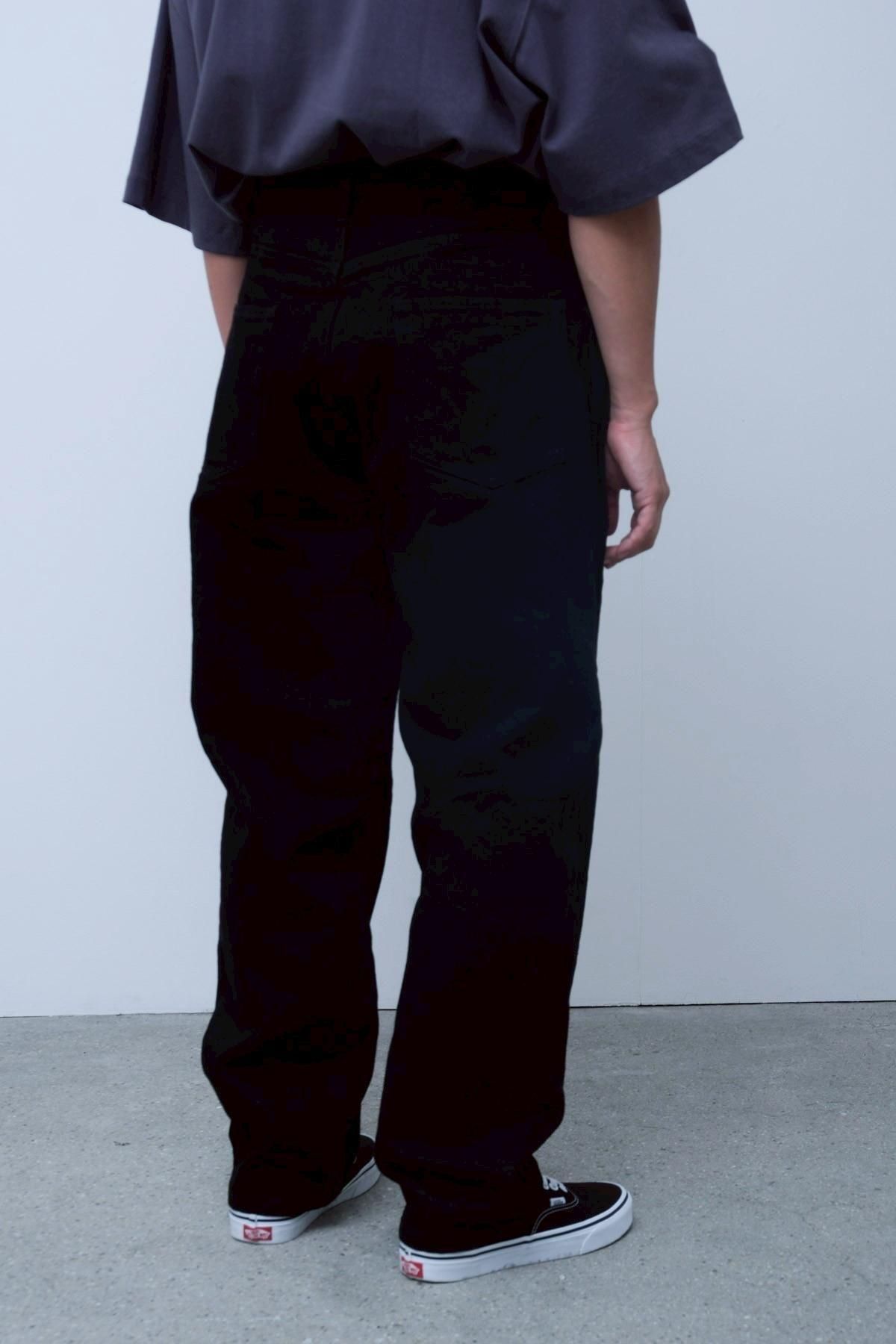 COMOLI / BLACK DENIM TAPERED PANTS - IMA:ZINEオンライン