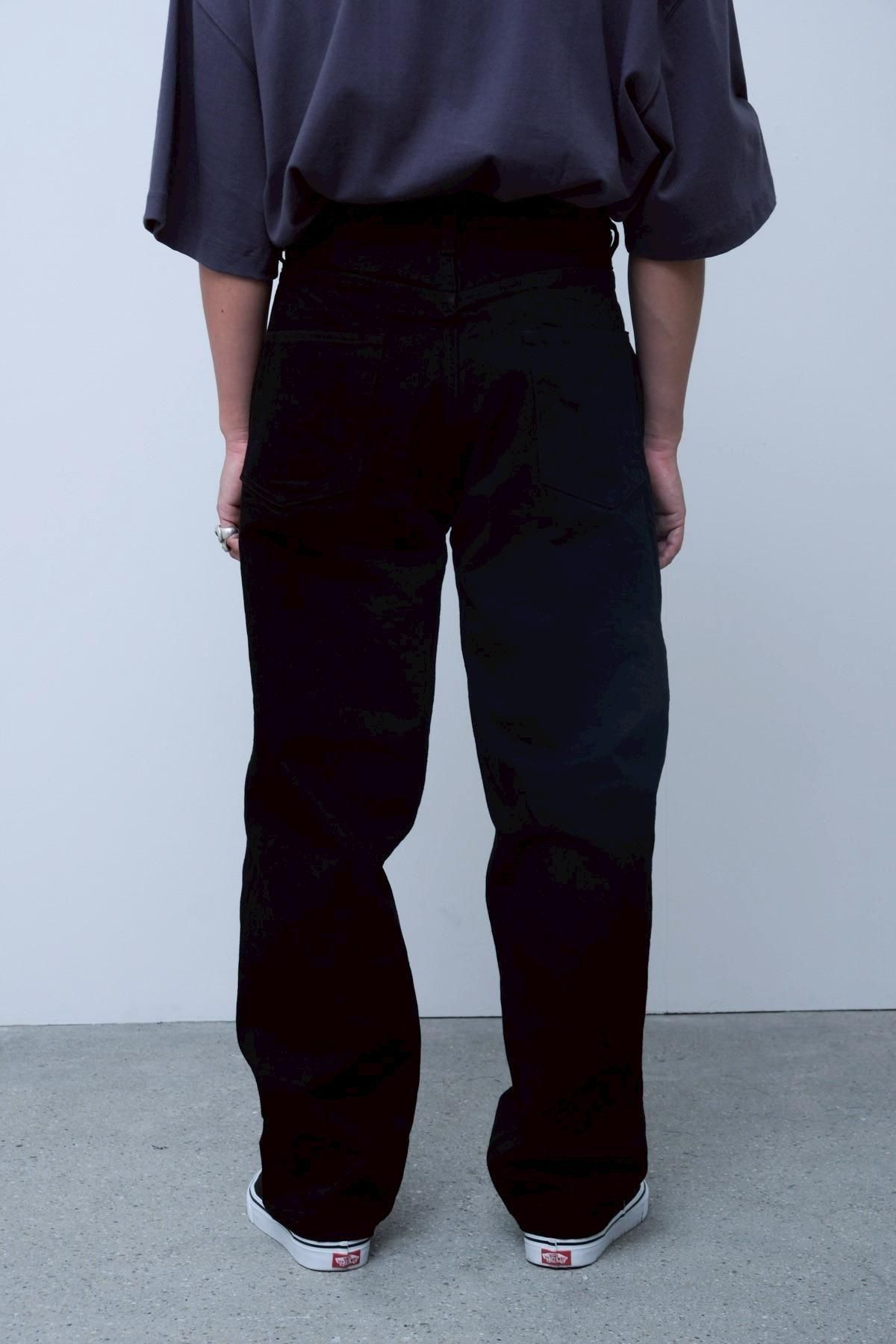 COMOLI / BLACK DENIM TAPERED PANTS - IMA:ZINEオンライン