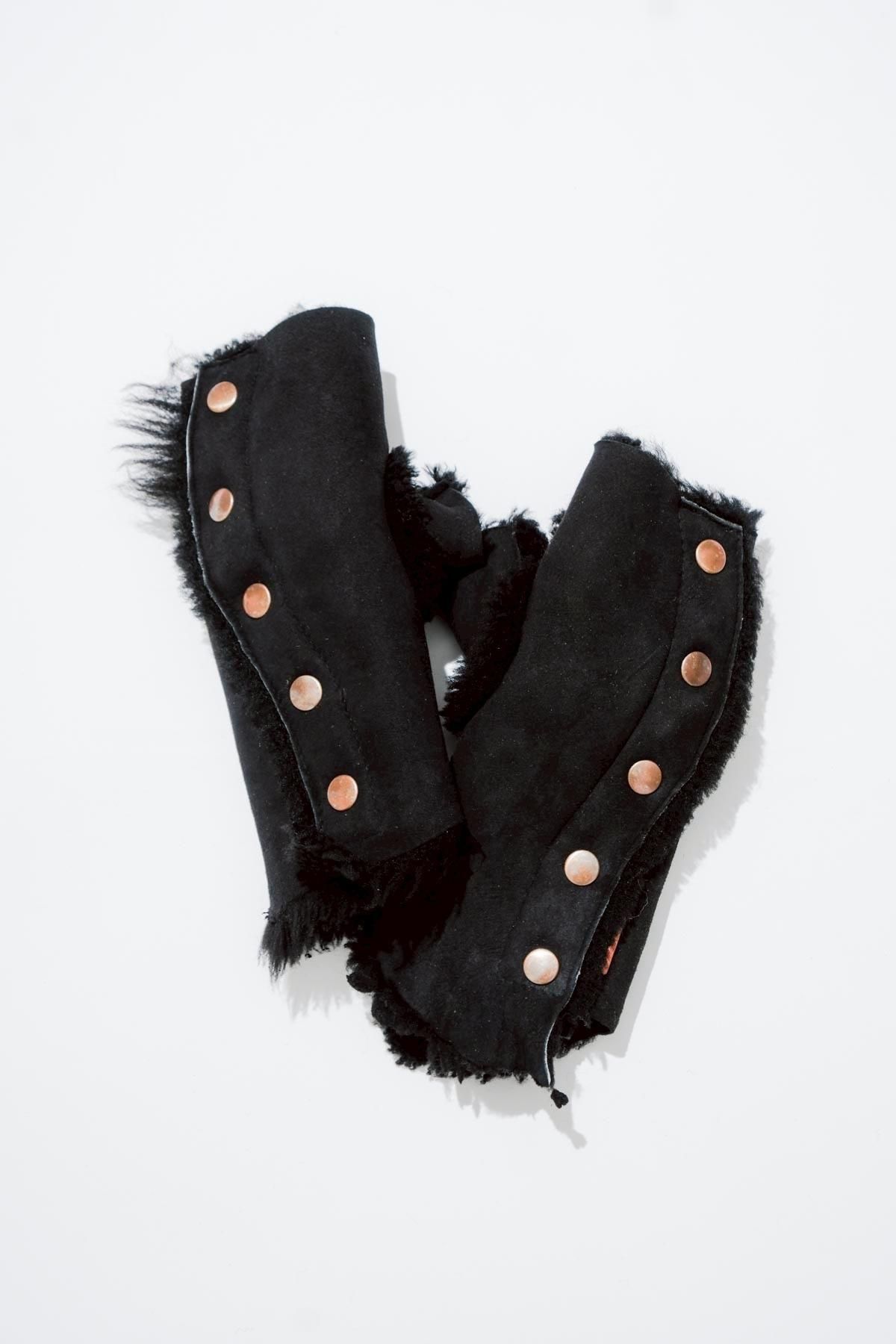 GOOD KARMA DEVELOPMENT / Reversible Mouton Gloves “WHIPPLE” BLACK