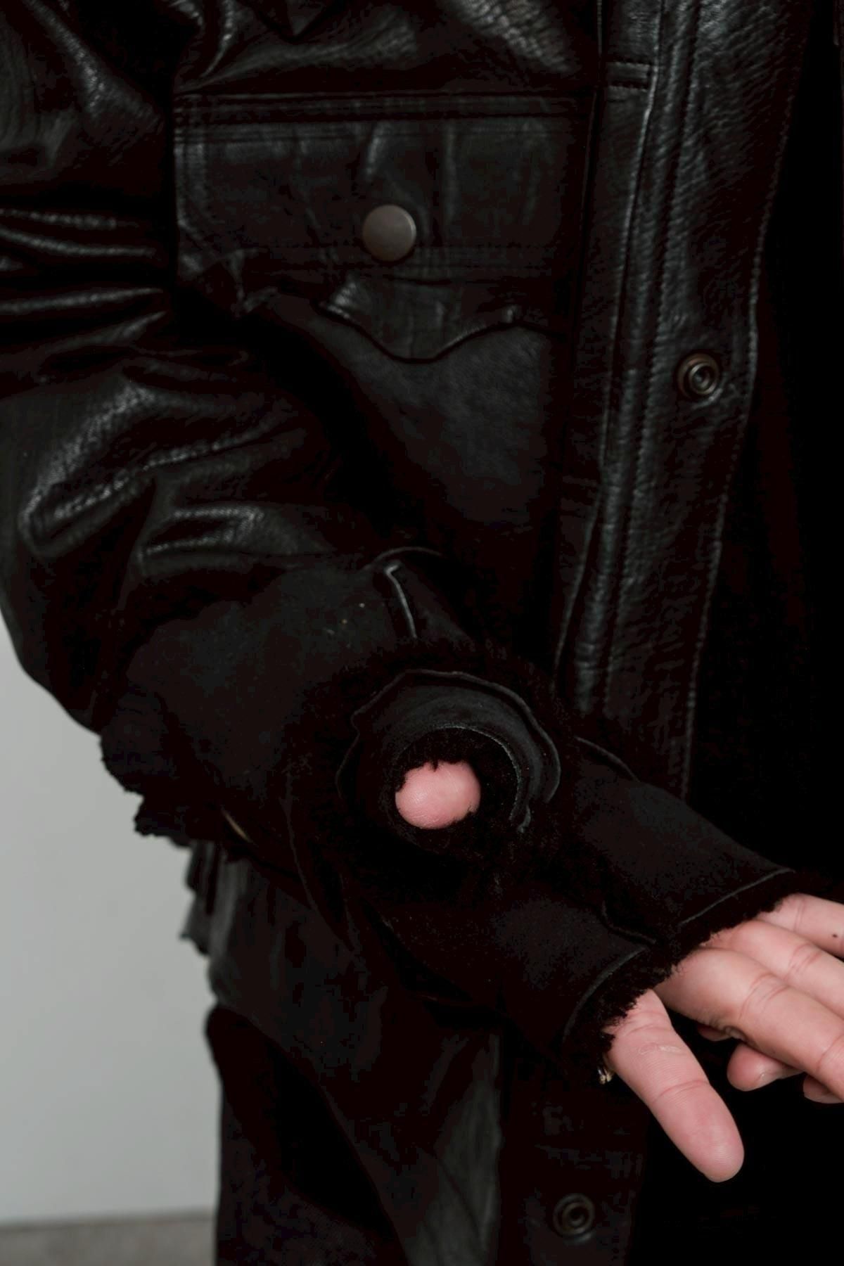 GOOD KARMA DEVELOPMENT / Reversible Mouton Gloves “WHIPPLE” BLACK