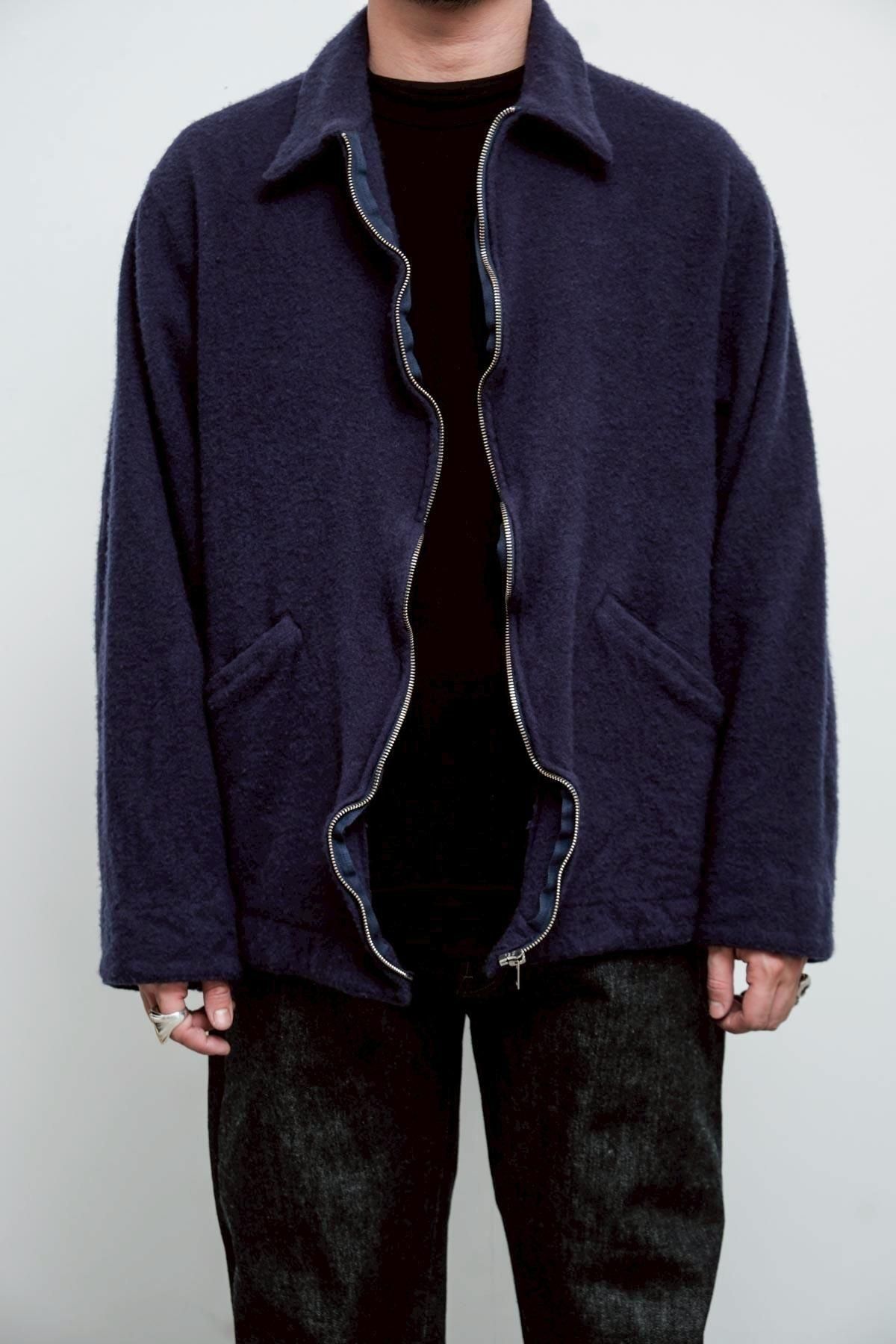 【極美品】刺繍入りトリコチンウール ショートジャケット COMOLI / 縮絨ウール ジップショートジャケット - IMA:ZINEオンライン