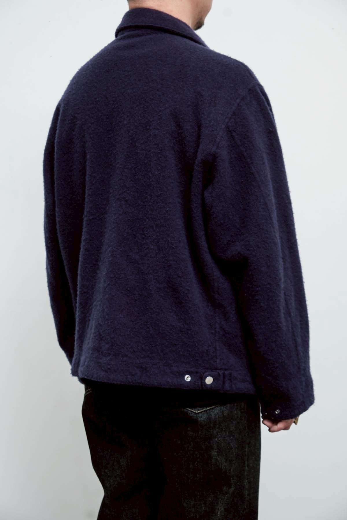 【極美品】刺繍入りトリコチンウール ショートジャケット COMOLI / 縮絨ウール ジップショートジャケット - IMA:ZINEオンライン