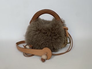 <img class='new_mark_img1' src='https://img.shop-pro.jp/img/new/icons1.gif' style='border:none;display:inline;margin:0px;padding:0px;width:auto;' />pochette/cashmere fur