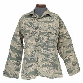 <img class='new_mark_img1' src='https://img.shop-pro.jp/img/new/icons5.gif' style='border:none;display:inline;margin:0px;padding:0px;width:auto;' />≪USAF≫ABU迷彩 ユーティリティジャケット / 38-REGULAR (USED)