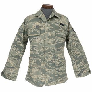 <img class='new_mark_img1' src='https://img.shop-pro.jp/img/new/icons5.gif' style='border:none;display:inline;margin:0px;padding:0px;width:auto;' />≪USAF≫ABU迷彩 ユーティリティジャケット / 34-SHORT (USED)