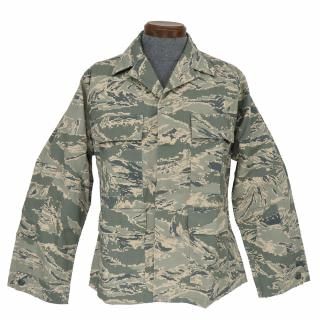 <img class='new_mark_img1' src='https://img.shop-pro.jp/img/new/icons5.gif' style='border:none;display:inline;margin:0px;padding:0px;width:auto;' />≪USAF≫ABU迷彩 ユーティリティジャケット / 36-X-SHORT (USED)
