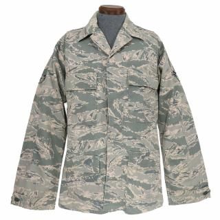 <img class='new_mark_img1' src='https://img.shop-pro.jp/img/new/icons5.gif' style='border:none;display:inline;margin:0px;padding:0px;width:auto;' />≪USAF≫ABU迷彩 ユーティリティジャケット / 38-LONG (USED)