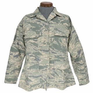<img class='new_mark_img1' src='https://img.shop-pro.jp/img/new/icons5.gif' style='border:none;display:inline;margin:0px;padding:0px;width:auto;' />≪USAF≫ABU迷彩 ユーティリティジャケット 女性用 / 8-REGULAR (USED)