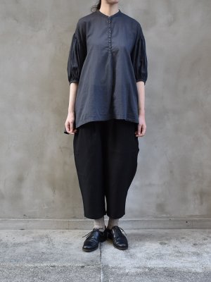 ikkuna suzuki takayuki / puff-sleeve blouse col.charcoal gray