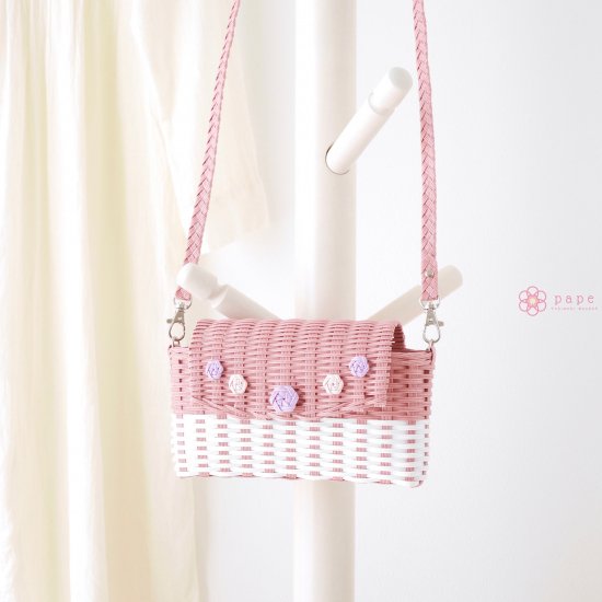 ときめき色のフタ付きスマホ用ポシェット ピンク 受注生産 ときめき色のカゴバッグと雑貨屋 Pape