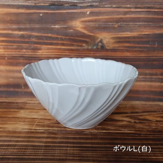 花紋ボウル（白花） 食器も少しずつ新しいものを並べています。 新生活のお供にも