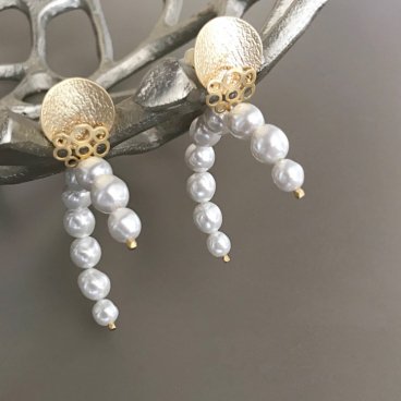 <img class='new_mark_img1' src='https://img.shop-pro.jp/img/new/icons47.gif' style='border:none;display:inline;margin:0px;padding:0px;width:auto;' />hoop pearl pierce earring