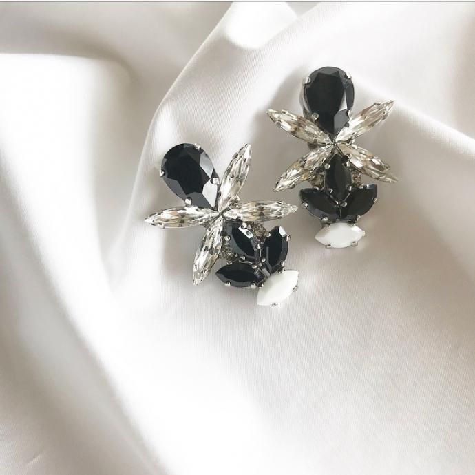 black crystal pierce earring - salon de Sourire