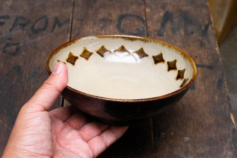 壺 (ミルクココア) isami工房 陶芸品 1点もの 手作り 未使用 新品 工房マチヒコ - Vada antiques