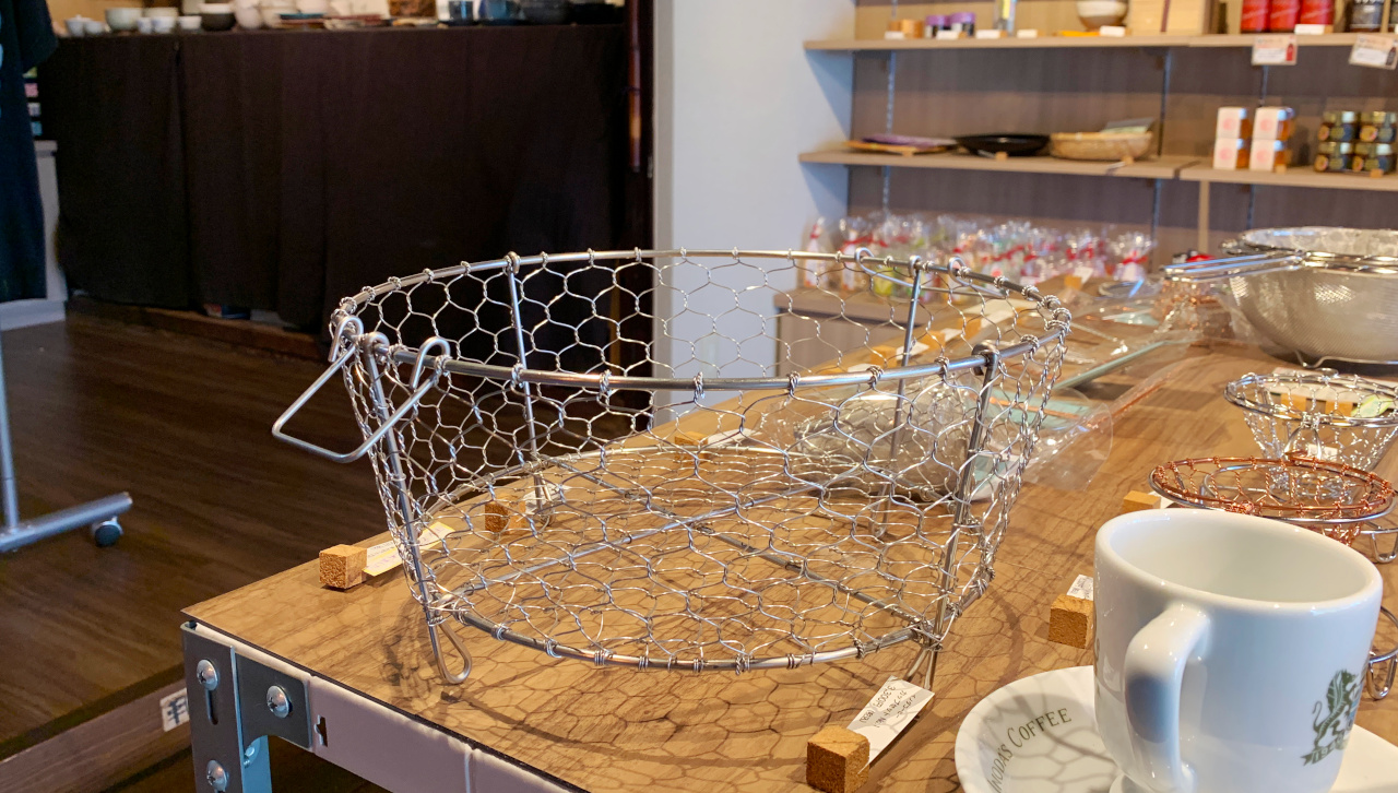 鳥井金網工芸 ステンレス製 手編み水切りカゴ | 直径30cm 鳥井金網工芸 ステンレス製 手編み水切りカゴ | 直径30cm