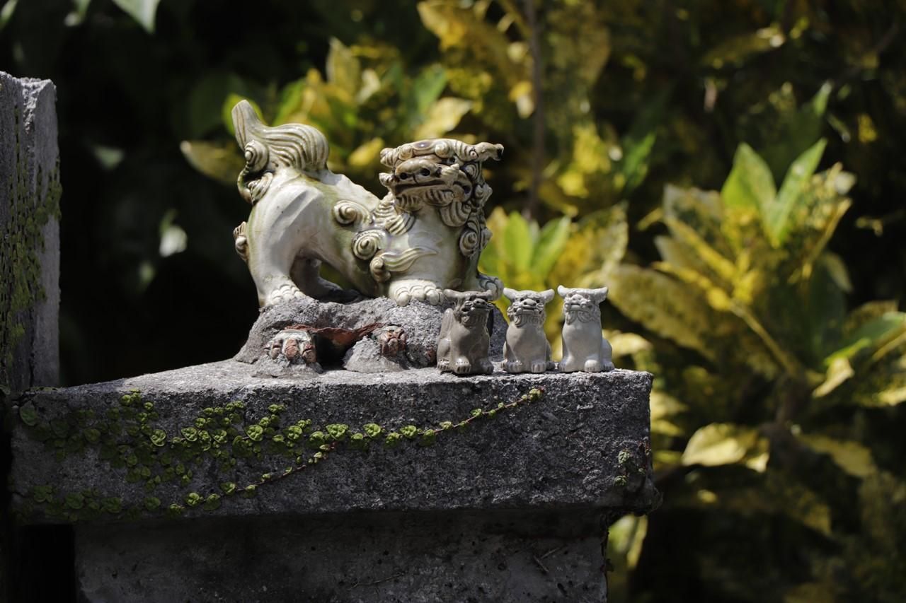 ミクロシーサー | 極小シーサー - 育陶園 やちむんの窯元｜沖縄の陶器