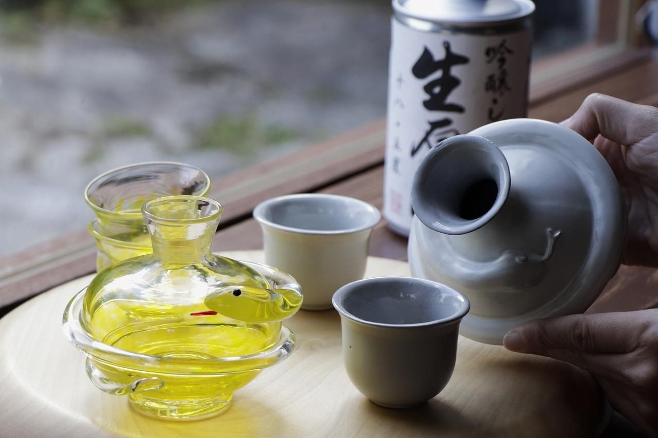 へびの酒やちむんボトル | 琉球ガラス - 育陶園 やちむんの窯元