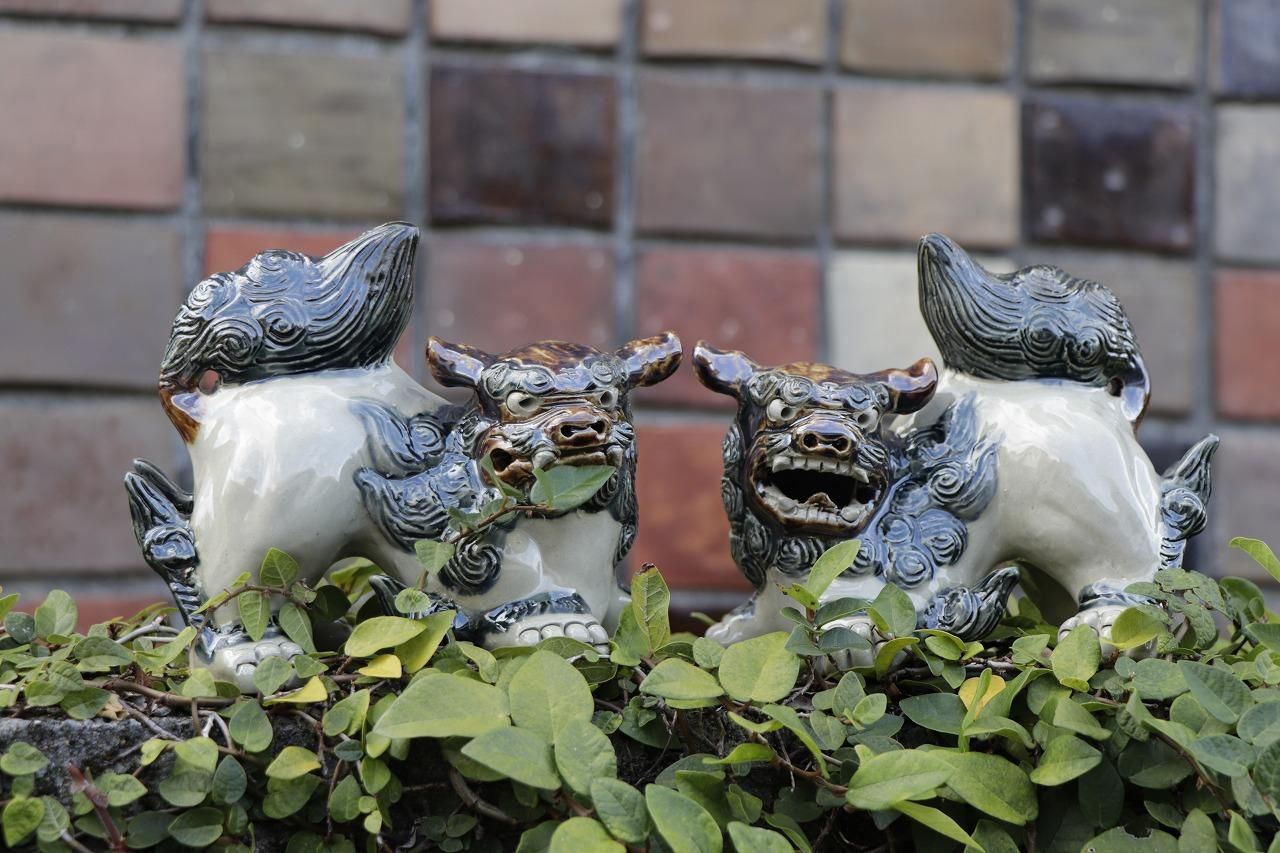 新小獅子 | 陶器のシーサー - 育陶園 やちむんの窯元｜沖縄の