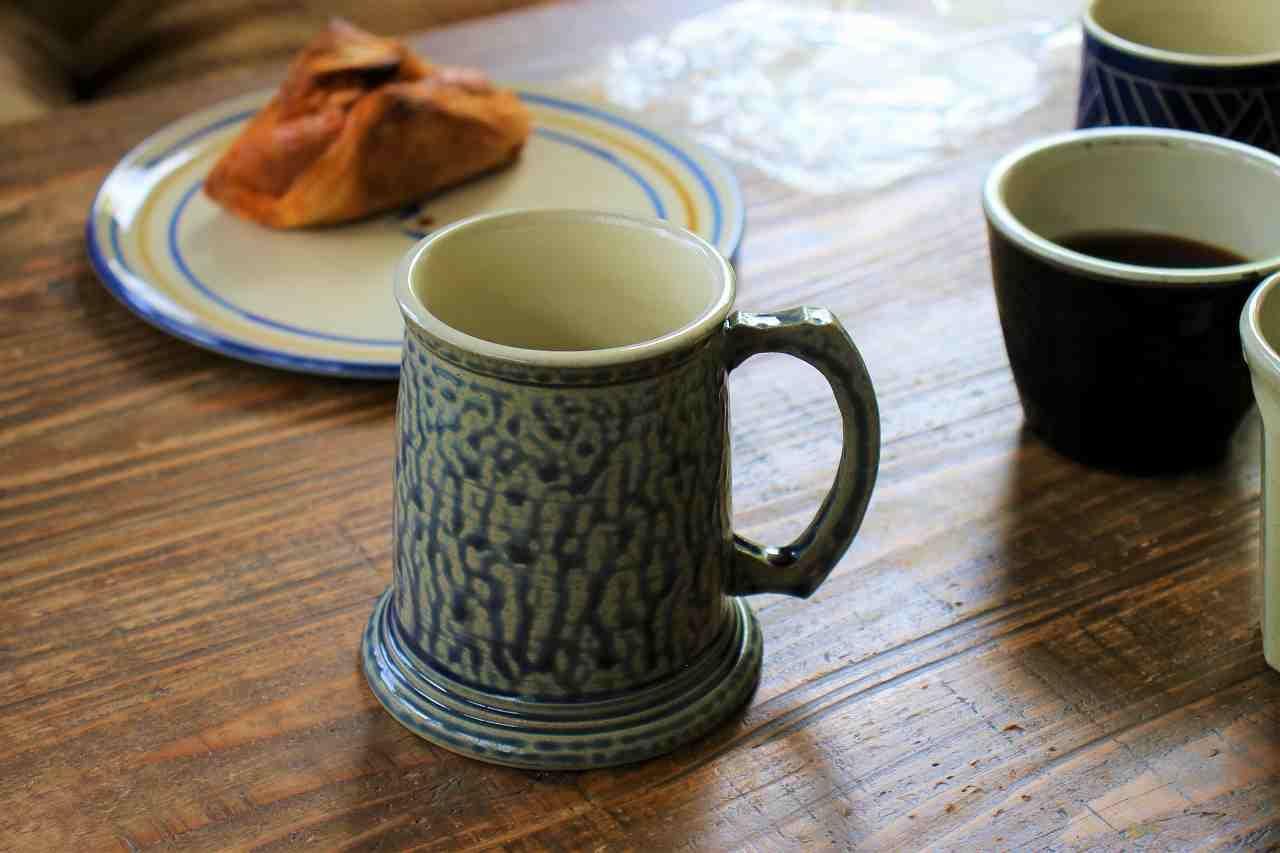 ビアマグカップ渋呉須 - 育陶園 やちむんの窯元｜沖縄の陶器 和