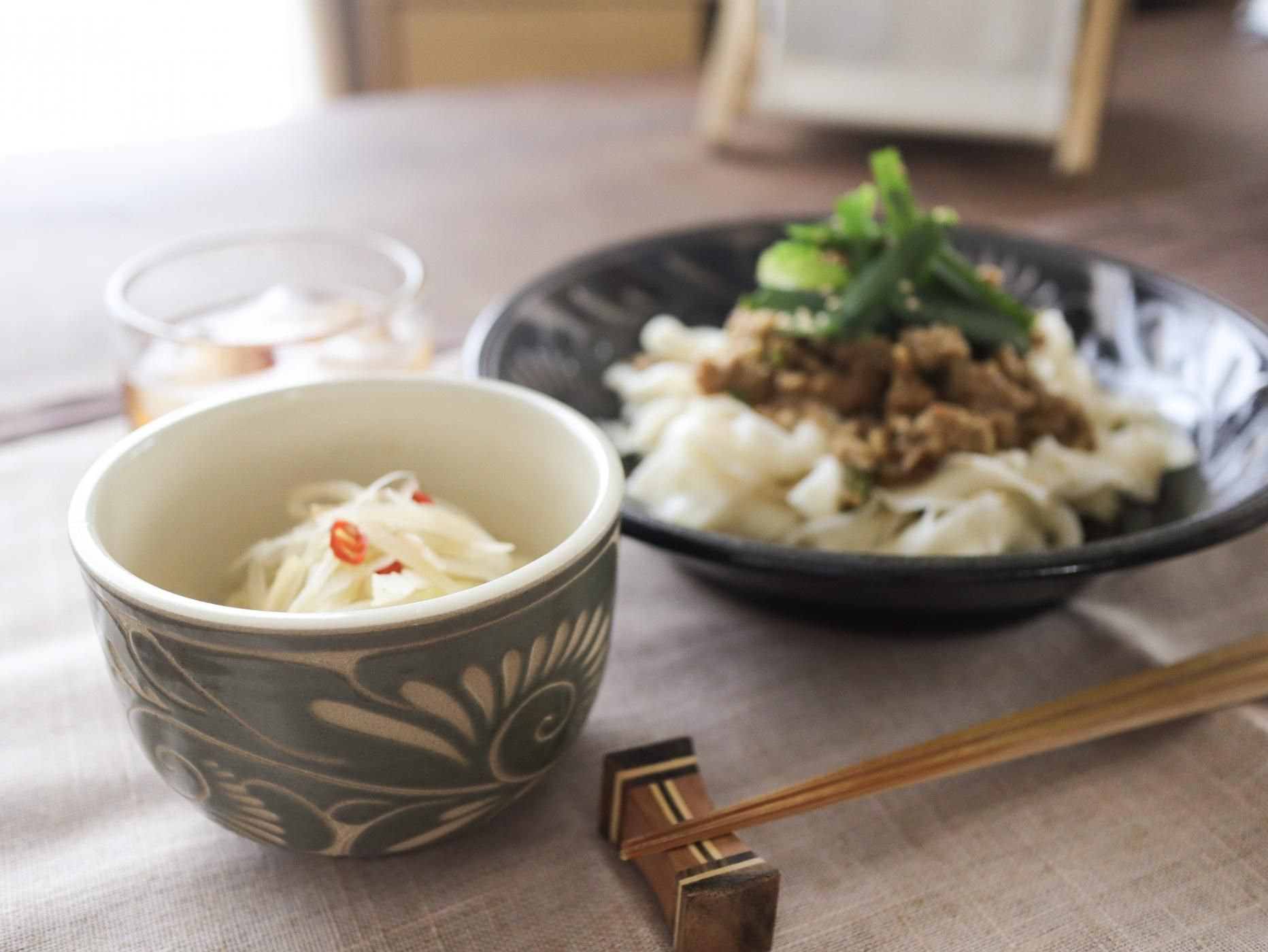 唐草手碗 | 伝統的なやちむん - 育陶園 やちむんの窯元｜沖縄の