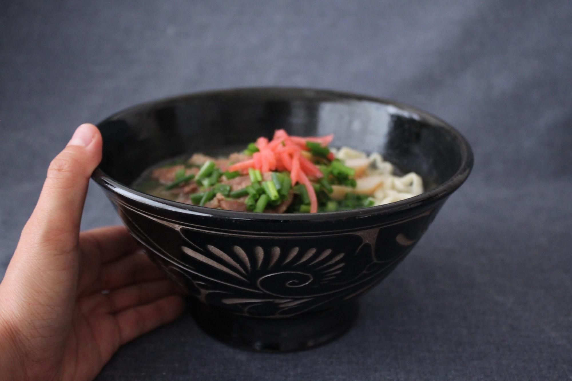 沖縄　やちむん　壺屋焼　育陶園　そばマカイ　緑釉唐草 2個　丼 そばマカイ | 緑釉唐草シリーズ - 育陶園 やちむんの窯元｜沖縄の陶器