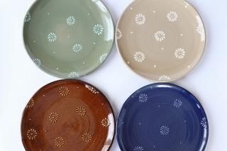 湧田焼.イッチン 湧田焼.イッチン イッチン 唐草 7寸皿1 やちむん 陶器 北窯 宮城正