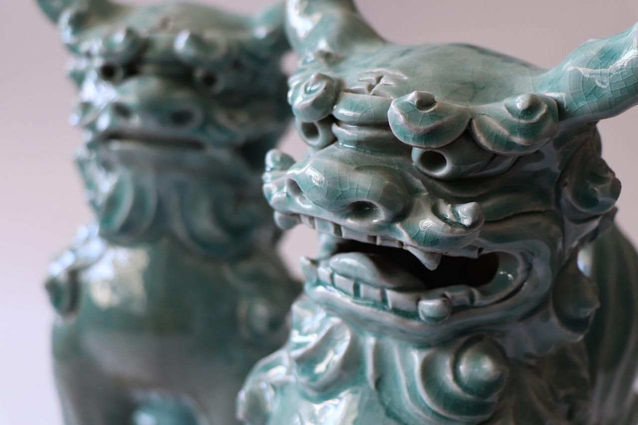 正面30cm獅子辰砂 変形 - 育陶園 やちむんの窯元｜沖縄の陶器 和