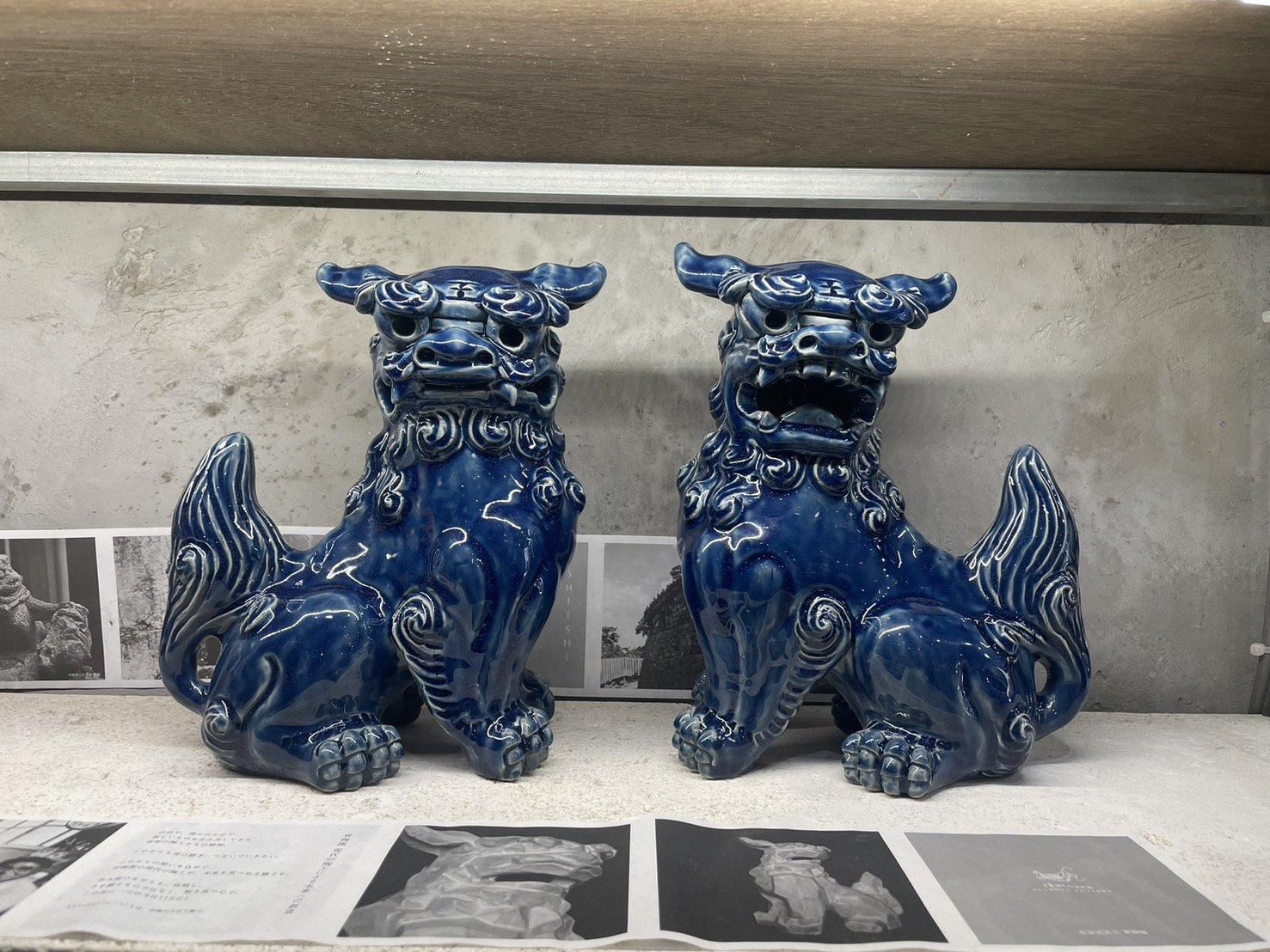 最大の割引 横向25㎝獅子 やちむんの窯元｜沖縄の 育陶園 - 辰砂ブルー 工芸品