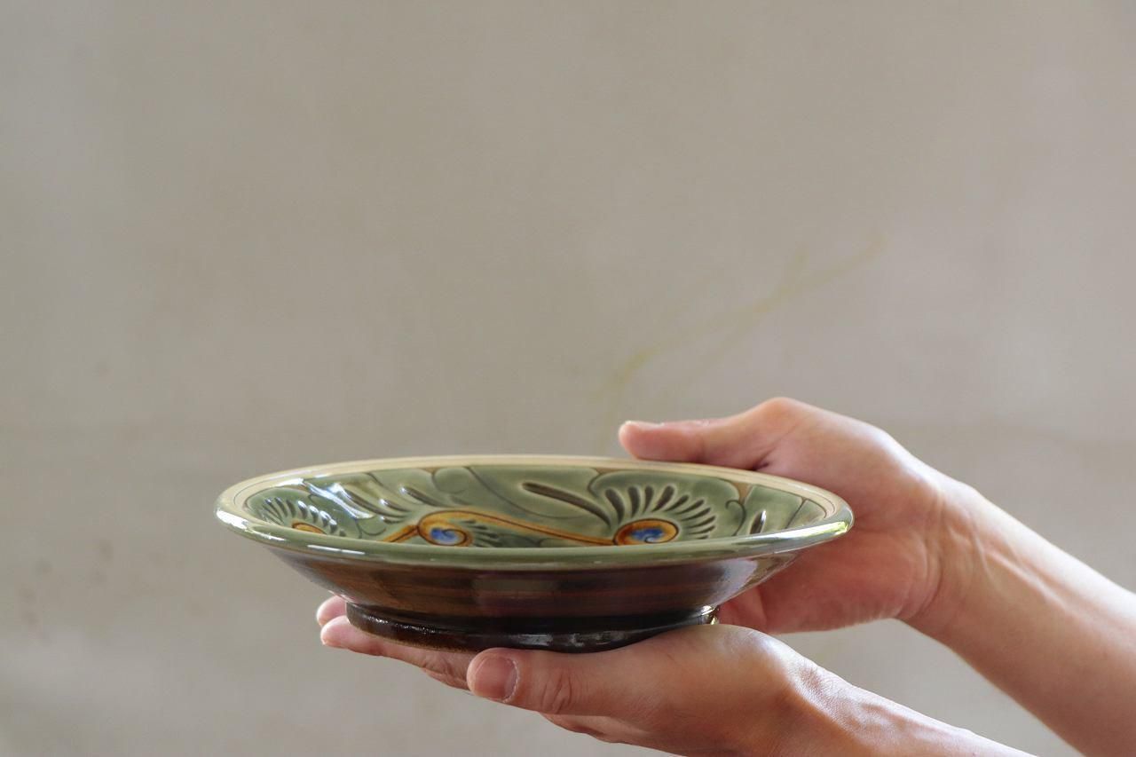 7寸皿 | 緑釉唐草シリーズ - 育陶園 やちむんの窯元｜沖縄の陶器