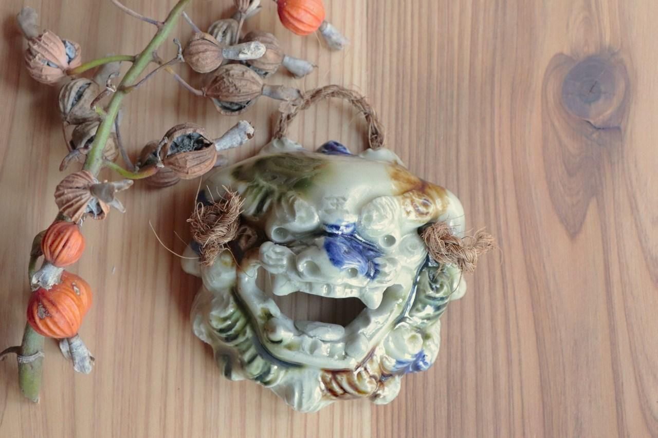 面獅子・小｜三彩 | 壁掛け獅子 - 育陶園 やちむんの窯元｜沖縄の陶器