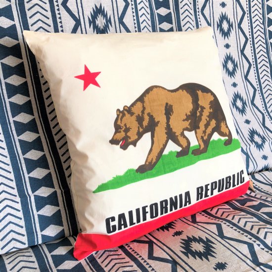 カリフォルニア州旗柄のクッション Kalifornia Boardwalkカリフォルニアボードウォーク