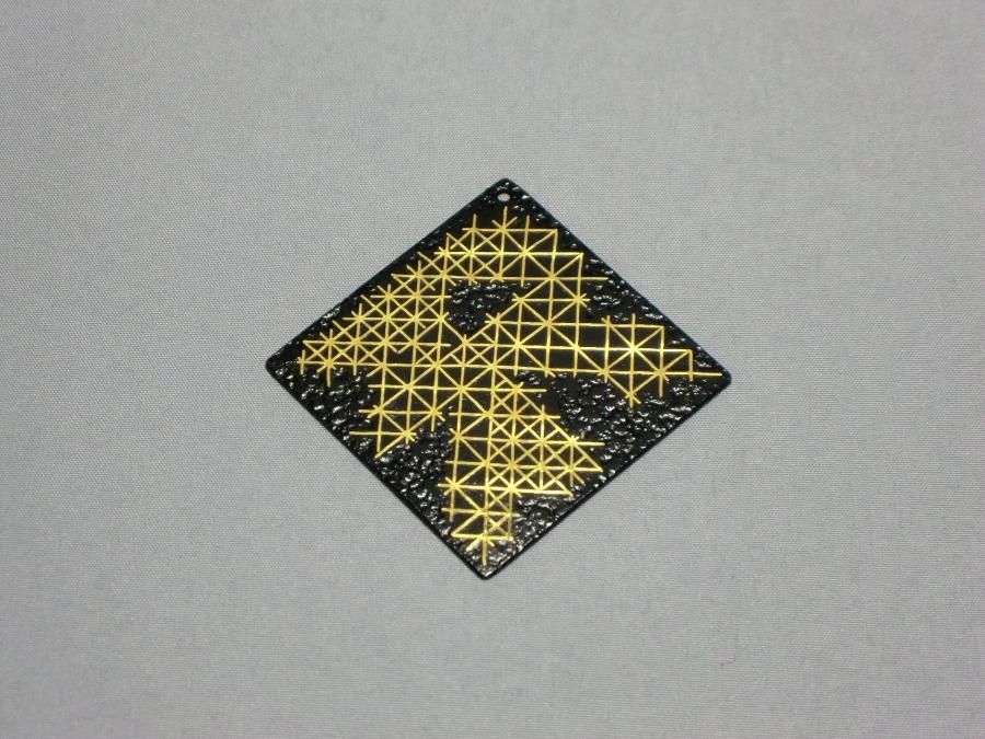 放射状模様の金属製ペンダント ペンダント 結晶(正方形菱)|京象嵌 小野