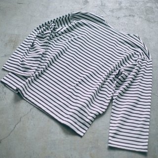 <img class='new_mark_img1' src='https://img.shop-pro.jp/img/new/icons8.gif' style='border:none;display:inline;margin:0px;padding:0px;width:auto;' />nicholson & nicholson<br>OCEAN-STRIPED COTTON JERSEY