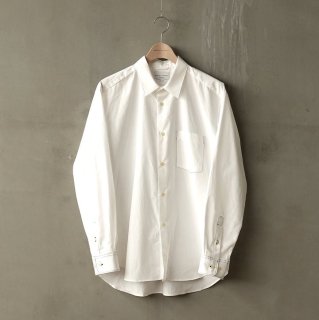 <img class='new_mark_img1' src='https://img.shop-pro.jp/img/new/icons8.gif' style='border:none;display:inline;margin:0px;padding:0px;width:auto;' />Manual Alphabet<br>REGULAR COLLAR<br>BROAD CLOTH LOOSE FIT SHIRT