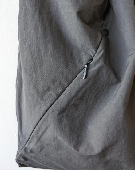 SLOW スロウ　Span nylon-triangle wrap bag Span Nylon - Wrap Bag - L｜SLOW – スロウ 公式ECサイト | 革製