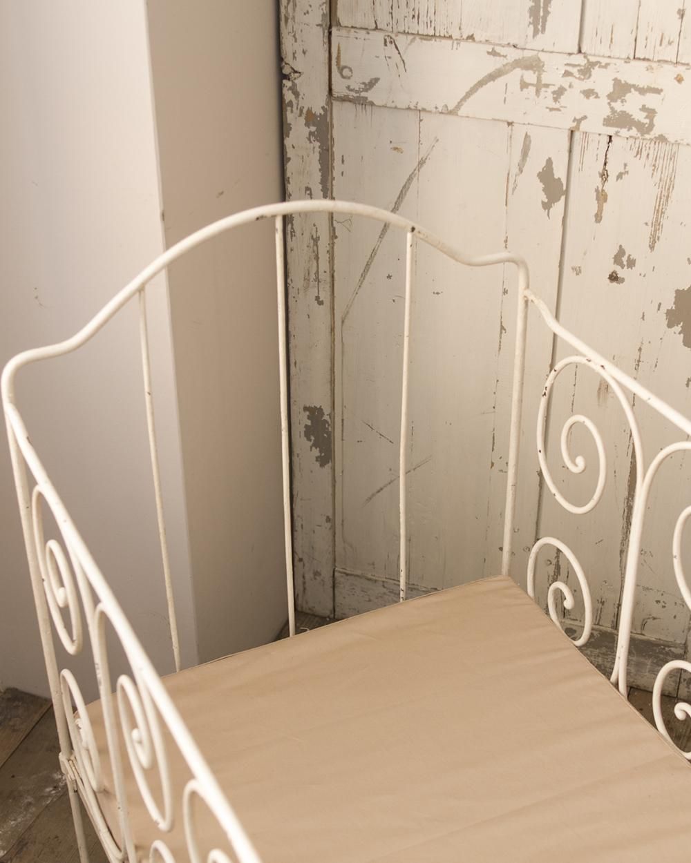 フランスアンティークアイアンベビーベッド