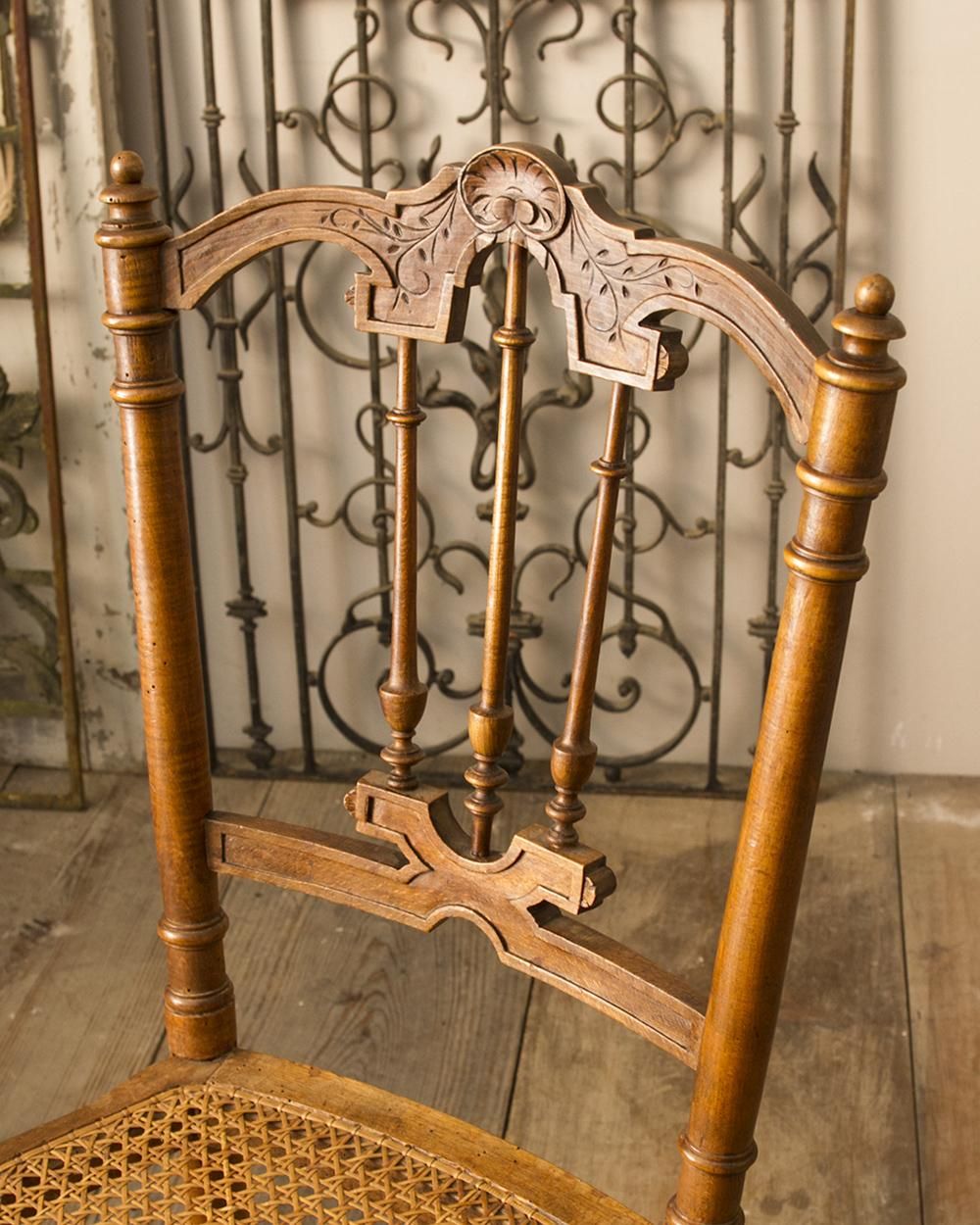 フランスアンティーク セダンチェア 彫刻が豊富なフランスアンティークチェア|Antiques Knock