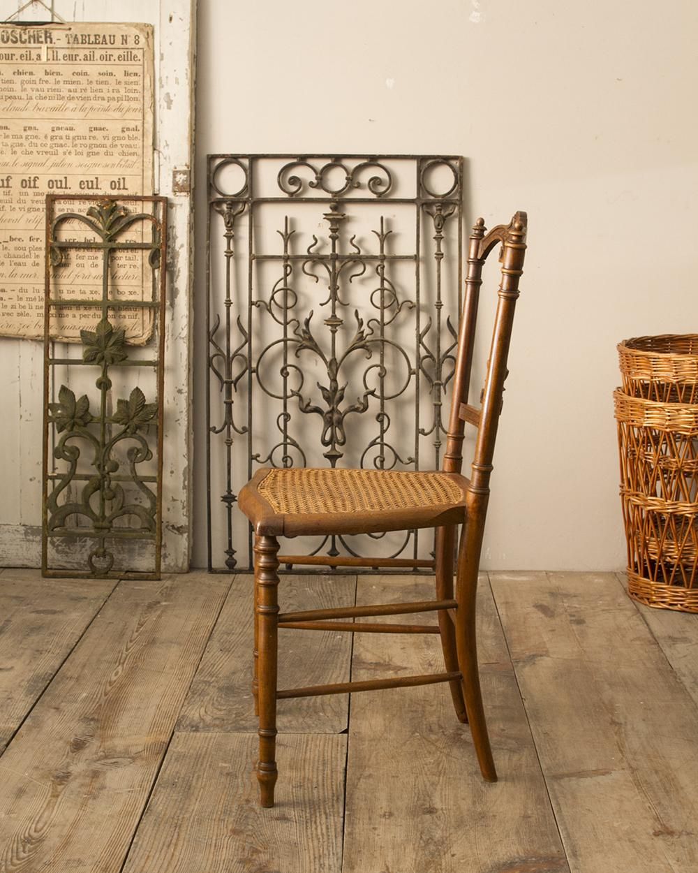 彫刻が豊富なフランスアンティークチェア｜Antiques Knock