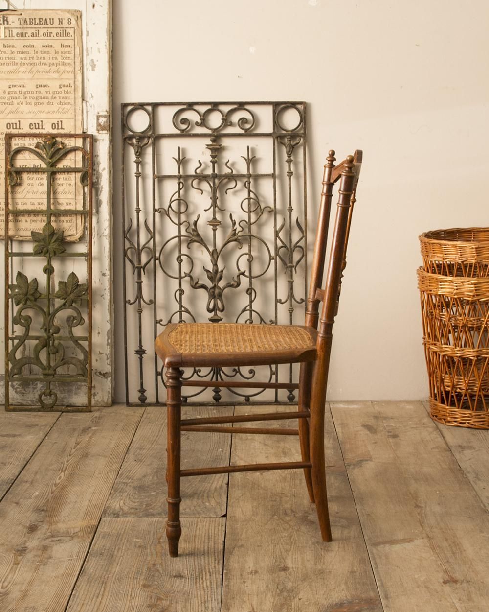 フランス製 アンティークチェア 彫刻ダイニングチェア　１脚 フランス製 アンティークチェア 彫刻ダイニングチェア 1脚