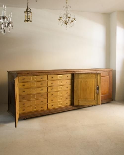 Antiques Knock アンティークの家具たち。大型家具から小型家具