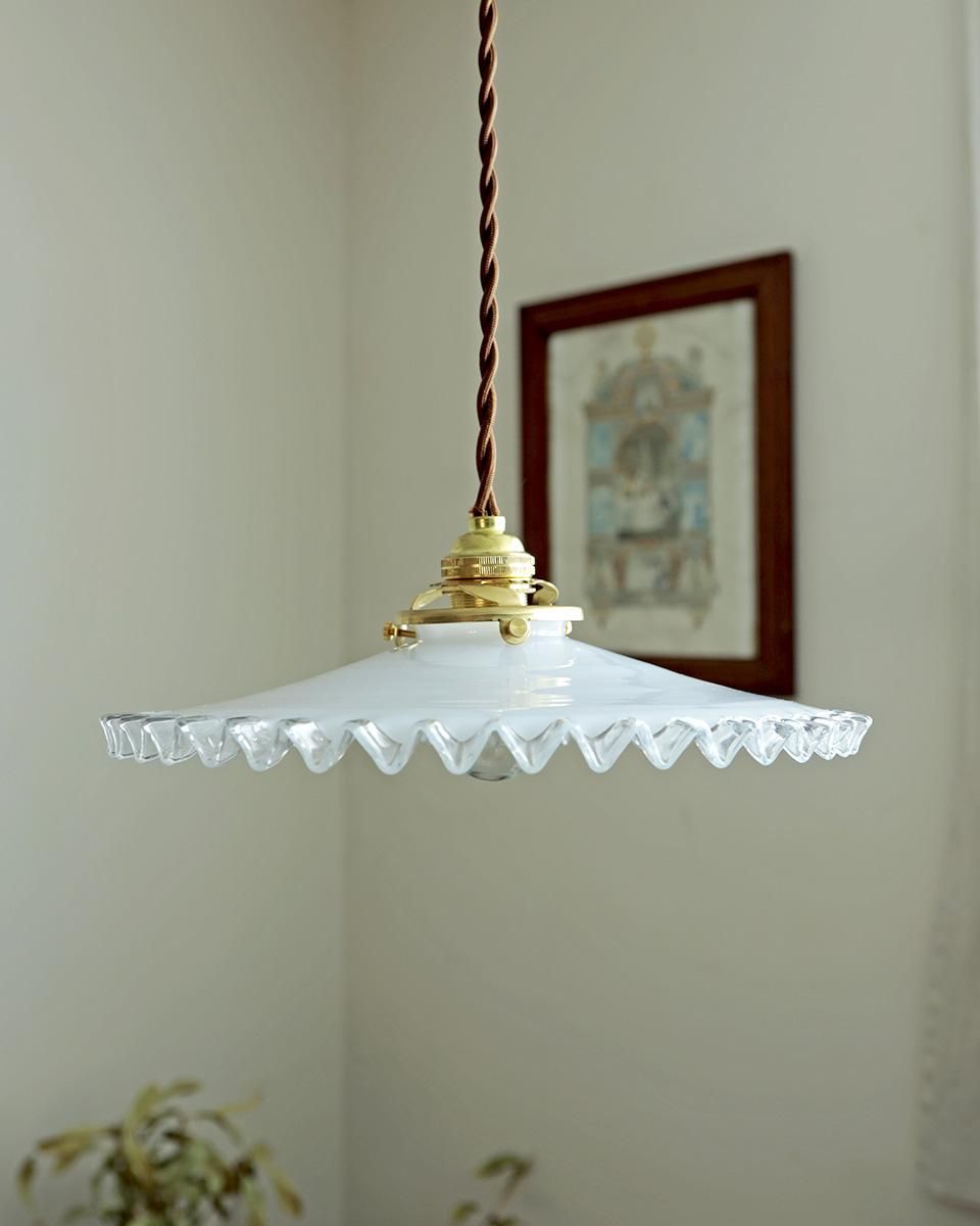 フランス　アンティーク　ランプシェード　ミルクガラス ぽってりとしたミルクガラスが可愛いランプシェード イギリス