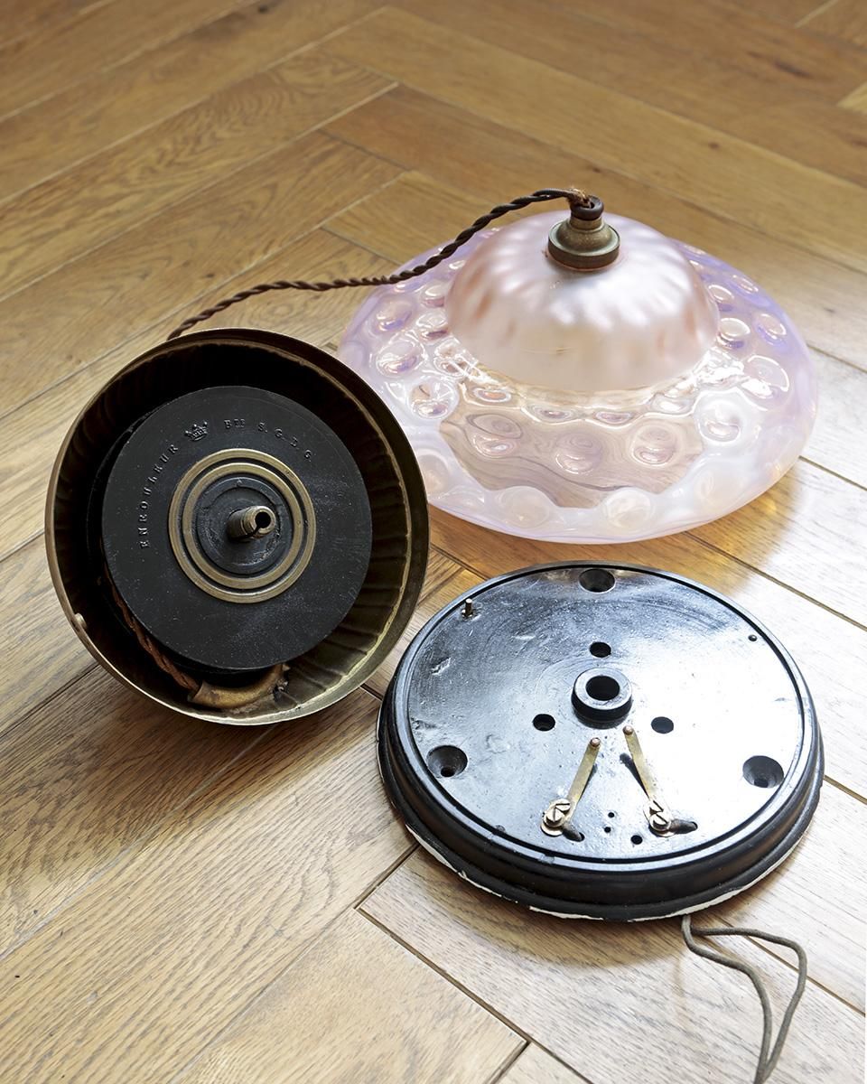 フランスアンティーク ピンクカラーのガラスシェードランプ