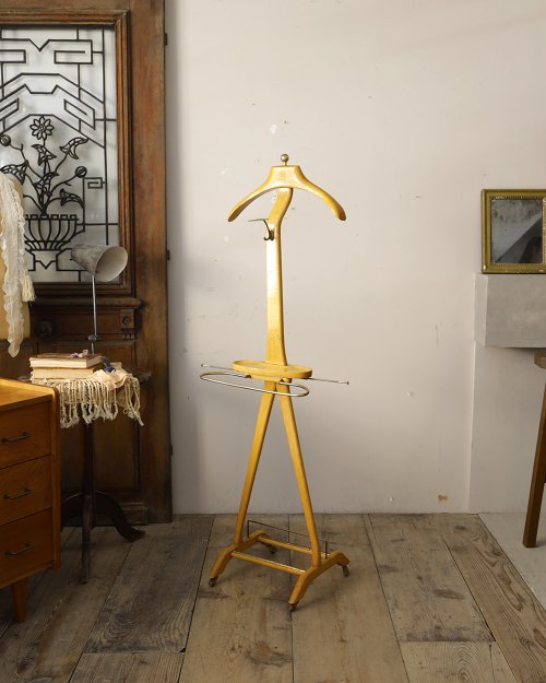  Хåȥ.1  Valet Stand.1 