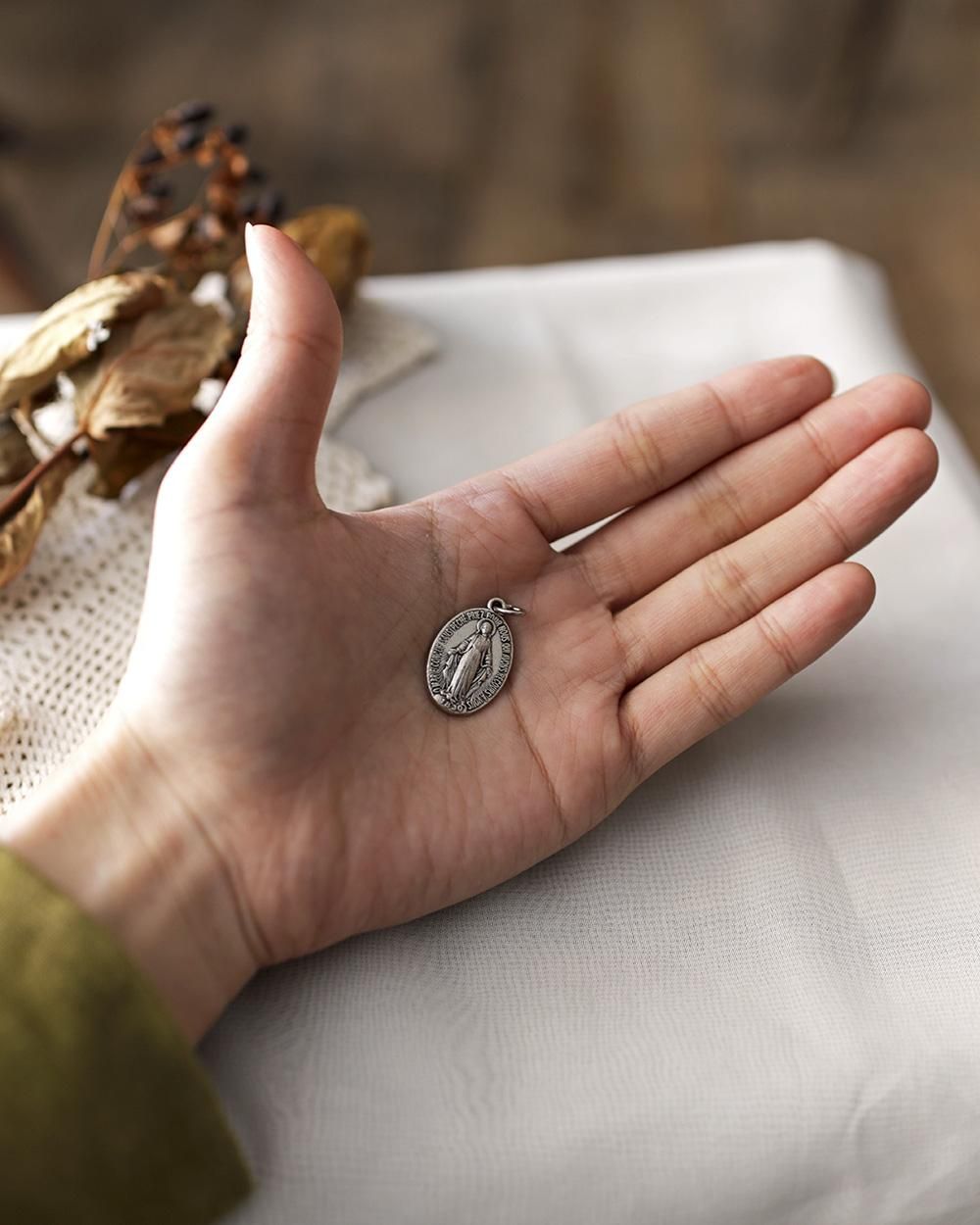 フランスアンティーク キリスト教 聖母マリア 奇跡のメダイ.2